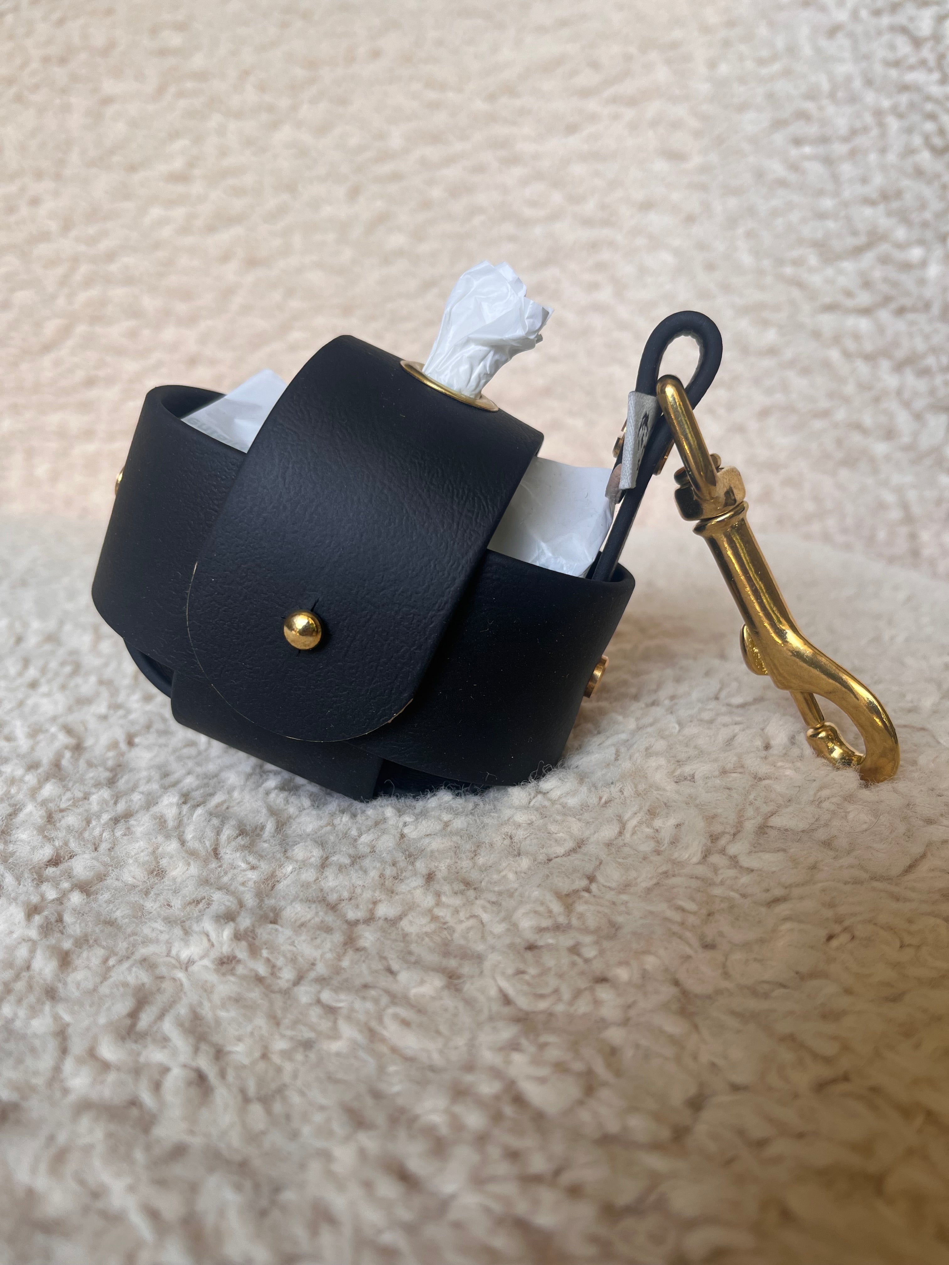 Distributeur de sacs à déjection