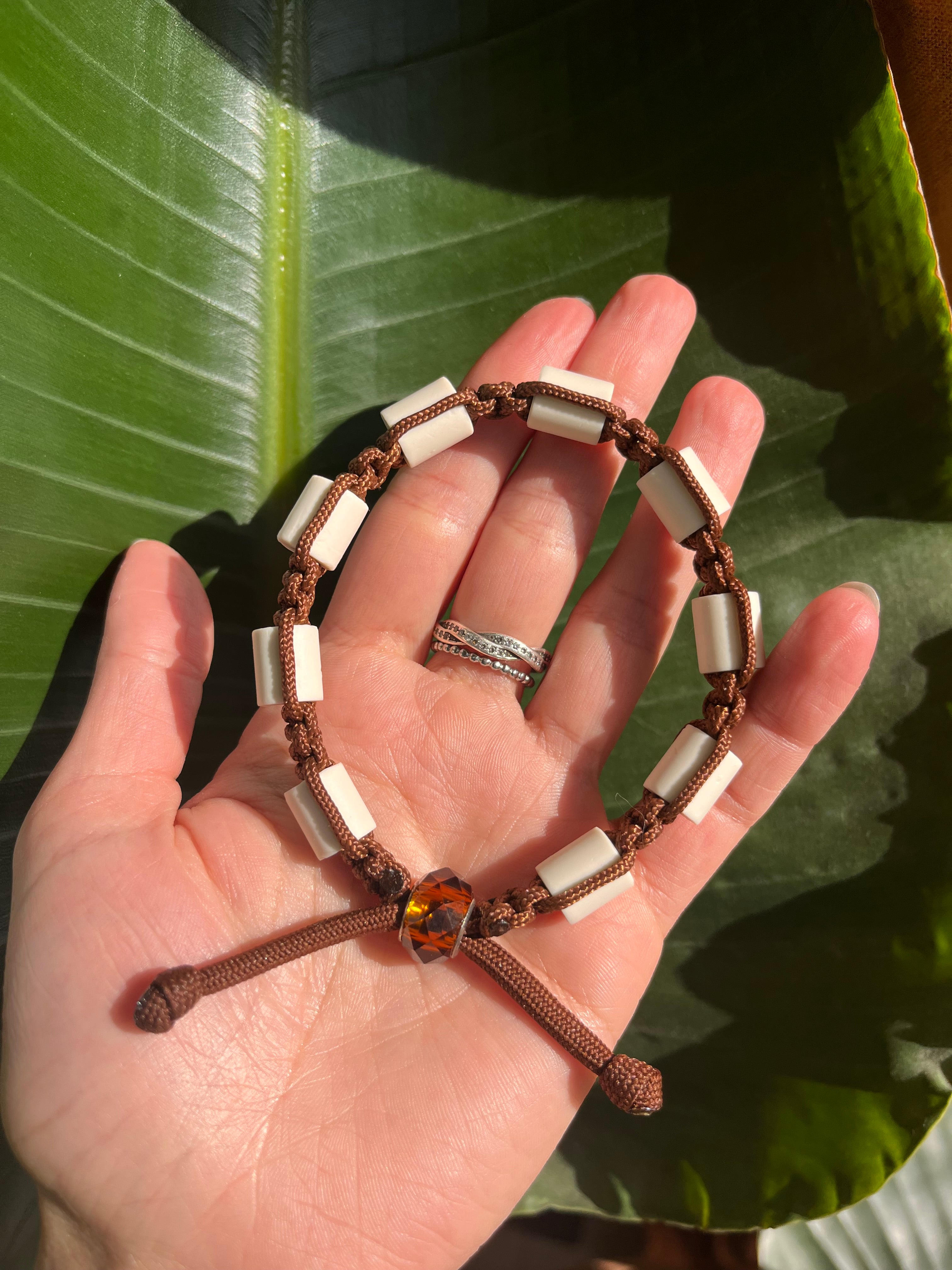 Collier antiparasitaire en perles de céramique